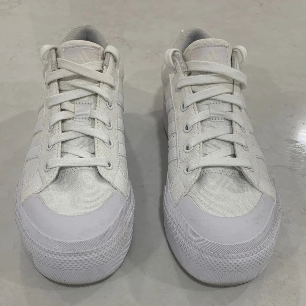 Adidas White Canvas Sneakers Size 8.5 white - Picture 1 of 11
